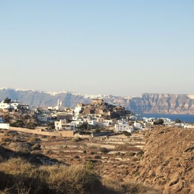 Discover Akrotiri village in Santorini